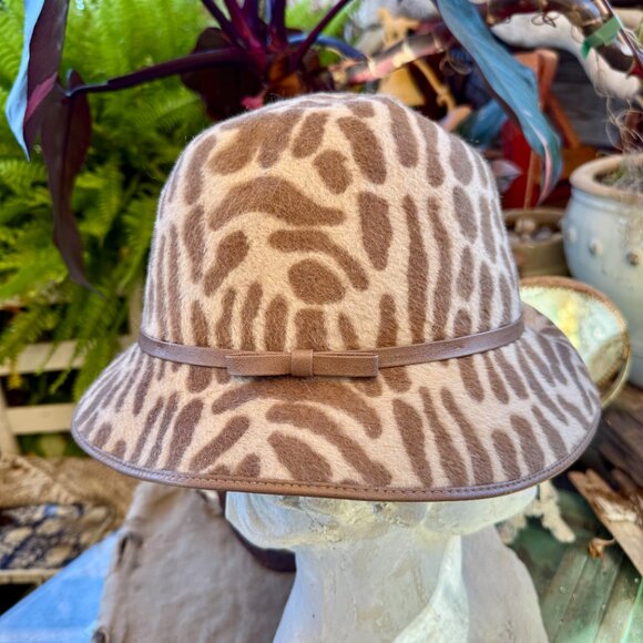Helen Kaminski Animal Print 100% Wool & Leather Brim-up Cloche Hat - Picture 4 of 8